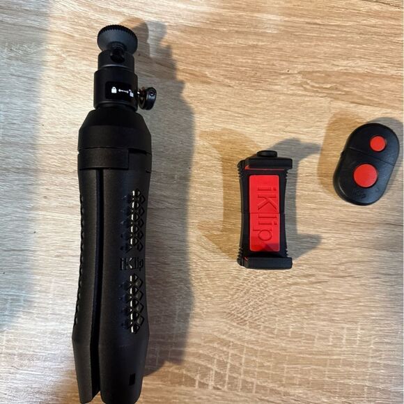iKlip Grip Multifunction Smartphone and Camera Stand Handle & Bluetooth Remote - Picture 1 of 5